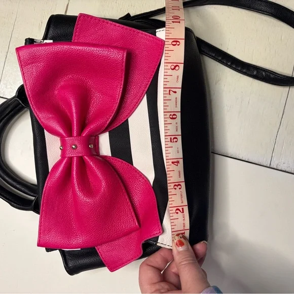 Betsey Johnson Striped Purse Handbag Satchel Pink Bow Black White Stripes - Picture 6 of 8